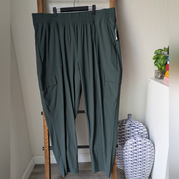 Old Navy Men's Dark Green SleekTech DryFit Cargo Joggers - Size Tall XXL - Picture 1 of 5